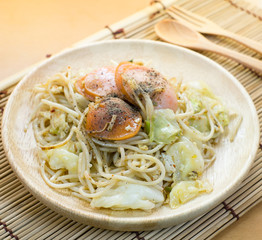chinese stir fried noodles with sausage