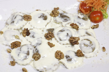 Fototapeta na wymiar Whole ravioli with cream and nuts