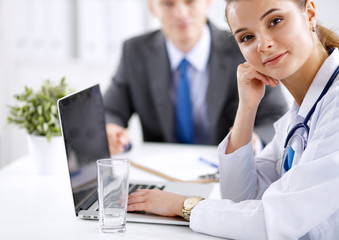 Obraz premium Medical team sitting at the table in modern hospital