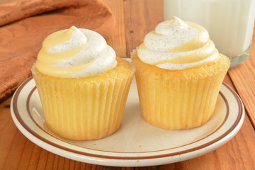 Peach cupcakes