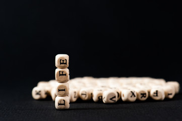 木製のブロック,アルファベットの文字 life