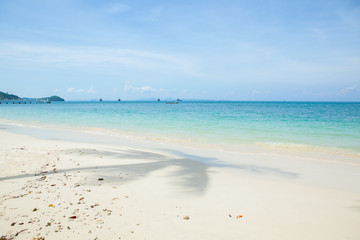 Fototapeta na wymiar Beautiful sea and sand