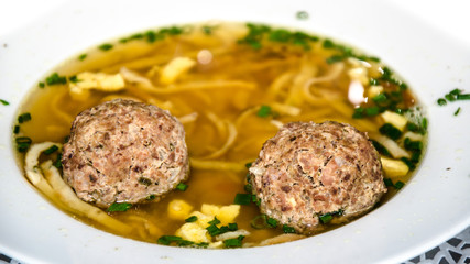 Suppe mit Leberklößchen