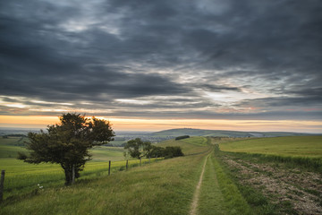 Obraz premium Beautiful Summer sunset landscape Steyning Bowl on South Downs