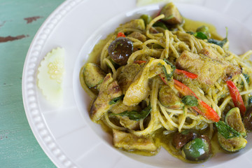 Spaghetti and Seafood Green Curry Sauce