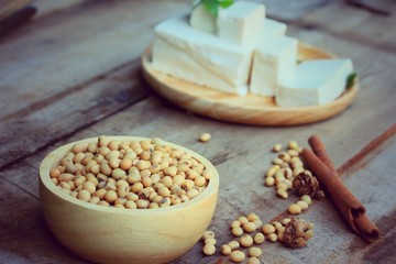 Obraz na płótnie Canvas Soybeans and tofu