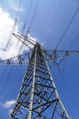 M&auml;chtiger Strommast