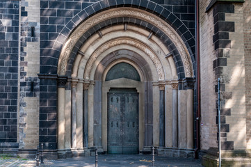 Fototapeta na wymiar 0772 Portal Münster St. Quirinus