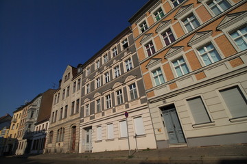Fototapeta na wymiar Sanierte Gründerzeithäuser in der Brandenburger Kurstraße