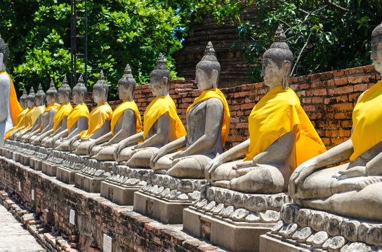 Ancient Buddha in Wat Yaichaimongkol