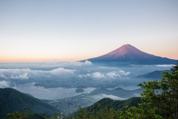 Fototapeta na wymiar 夜明けの赤富士