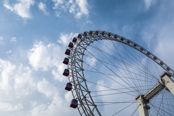Fototapeta na wymiar ferris wheel and blue sky