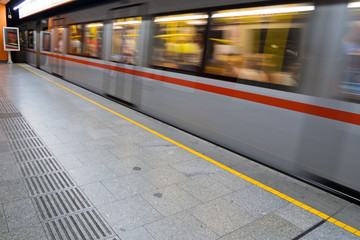 Öffentlicher Verkehr in Wien: Straßenbahn & U-Bahn