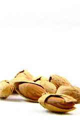 殻付きのアーモンド