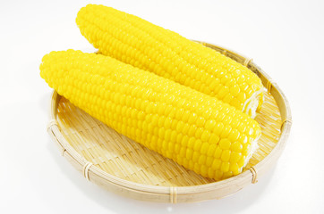 茹でたとうもろこし