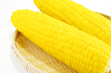 茹でたとうもろこし