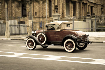  Ford Model A Deluxe Cabriolet