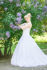 Obraz na płótnie Canvas Beautiful bride outdoors - soft focus