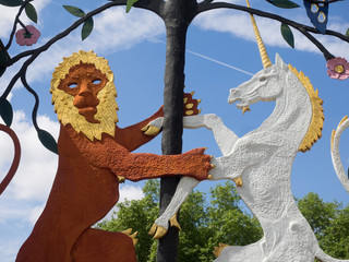 Gate in Hyde Park, London of The Lion and the Unicorn which are symbols of the United Kingdom