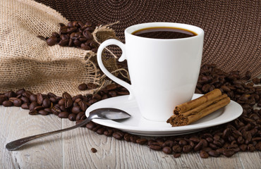 Filiżanka kawy z nasionami kawy
