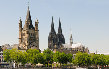Fototapeta na wymiar Blick auf Köln von der Rheinseite