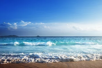 Photo sur Plexiglas Eau plage des seychelles au coucher du soleil