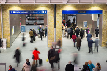 Naklejka premium London Train Tube station Blur people movement
