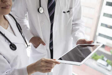 Two doctors have confirmed the electronic medical record at the window