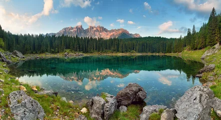 Fleecedeken met foto Panorama of Alps lake landscape with forrest mountain, Lago di C © TTstudio