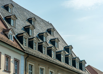 Viele Dachfenster