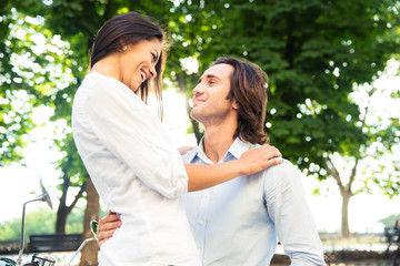 Obraz premium Portrait of a smiling romantic couple hugging