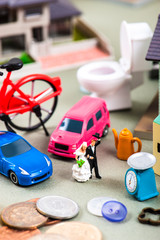 カップルとたくさんの品物