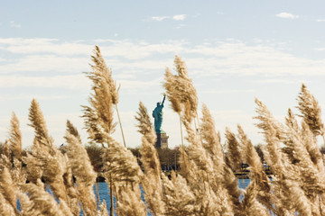 Fototapeta premium View of the Statue of Liberty from Liberty National, Jersey City
