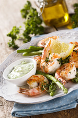 Grilled shrimps with asparagus and wild garlic sauce