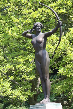 Bogensch&uuml;tzin.