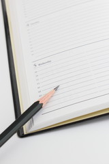 スケジュール帳と鉛筆