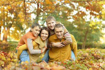 Fototapeta premium Family relaxing in autumn park