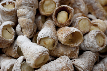Dulces de Corpus Christi:  Caracoles de crema dulce