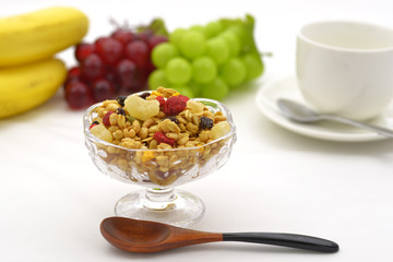 朝食　フルーツグラノーラ