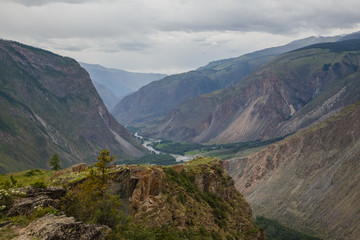 views of the ravine and mountains