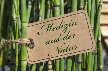 Schild mit Naturapotheke, Medizin aus der Natur, Naturheilmittel, Naturheilkunde, Alternativmedizin