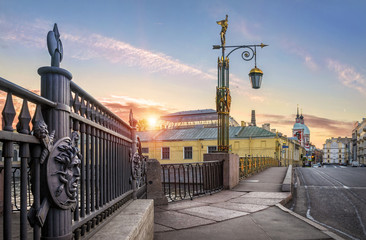 Пантелеймоновский мост в Петербур