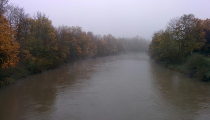 Neckar Fluss im Nebel