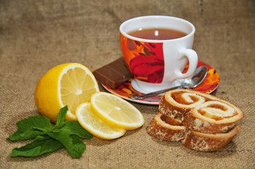 Tea with lemon, mint