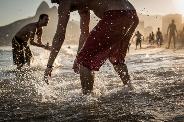 Refreshing... Gotas de água. Rio de Janeiro, Brasil - obrazy, fototapety, plakaty