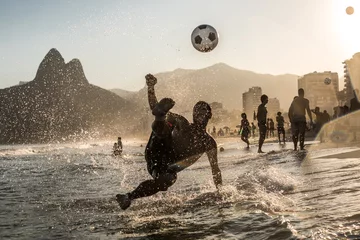 Papier Peint photo Rio de Janeiro Volleying au bord de la mer, Rio de Janeiro, Brésil