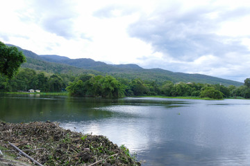 Fototapeta premium scenic of the mountain and the pond