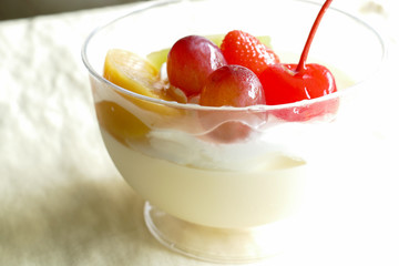 vanilla pudding mousse topping with fruit