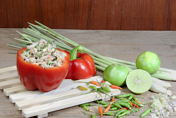 Hot & tangy salad with tuna