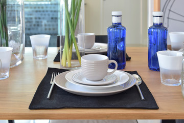 Fototapeta premium elegant table set in modern style dining room interior